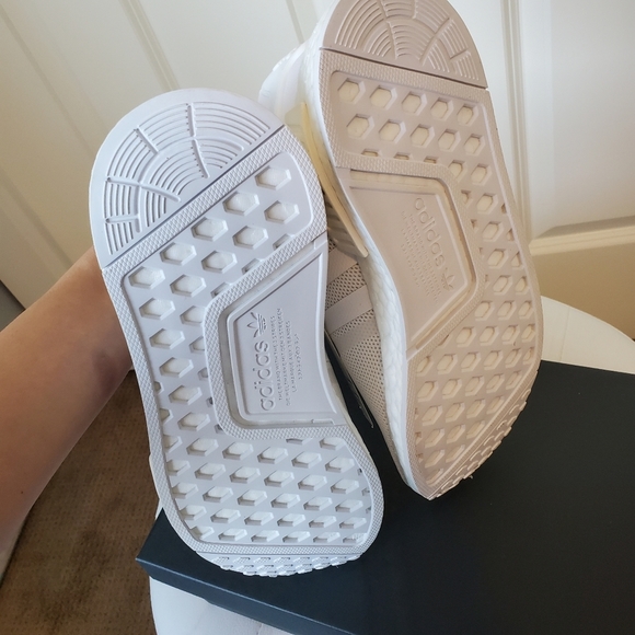 💥RESTOCKED💥 🆕️ BNIB! adidas Originals NMD_R1 Sneakers White - Picture 8 of 8